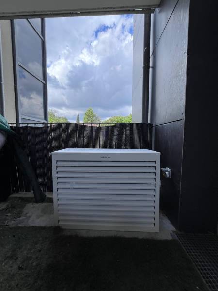 GOUPE EXTERIEUR TOSHIBA CACHE CLIM BLANC